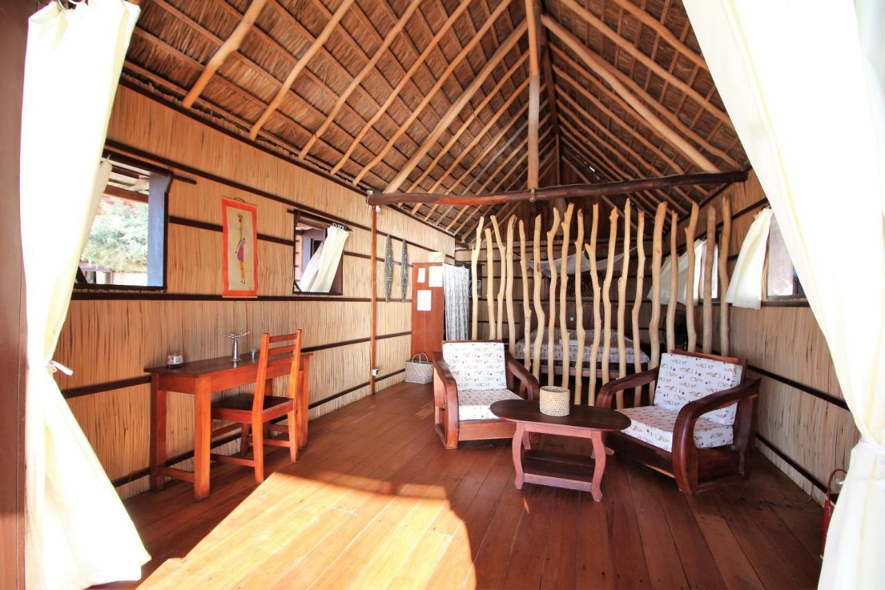 Ecolodge Du Menabe Belo Екстериор снимка